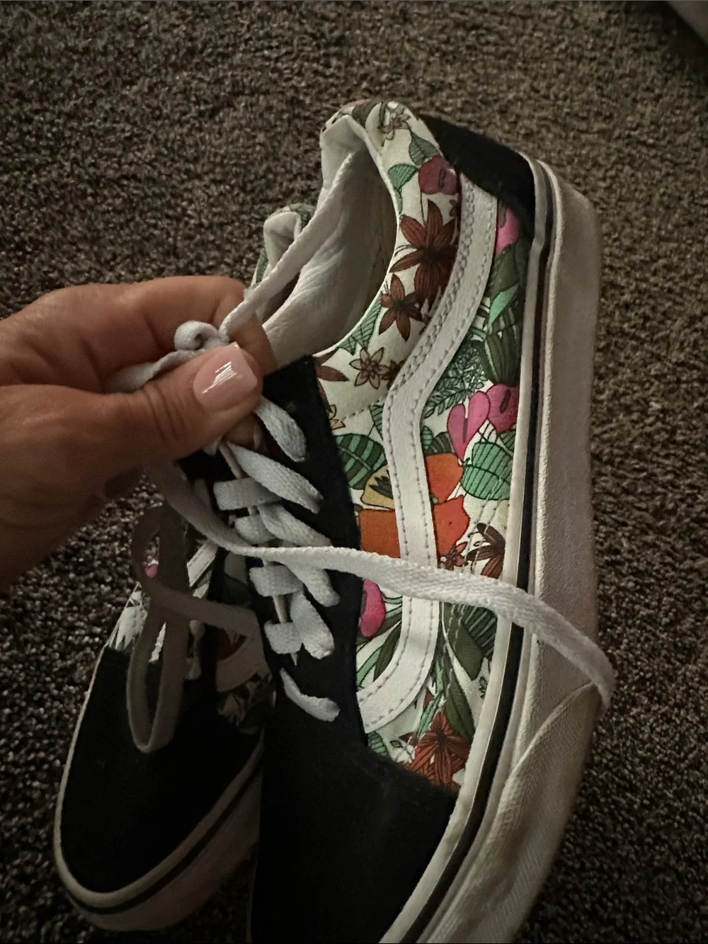 Vans Unisex Floral Low-Top Sneakers Black, White & Multicolor 7.5 Concert Fun